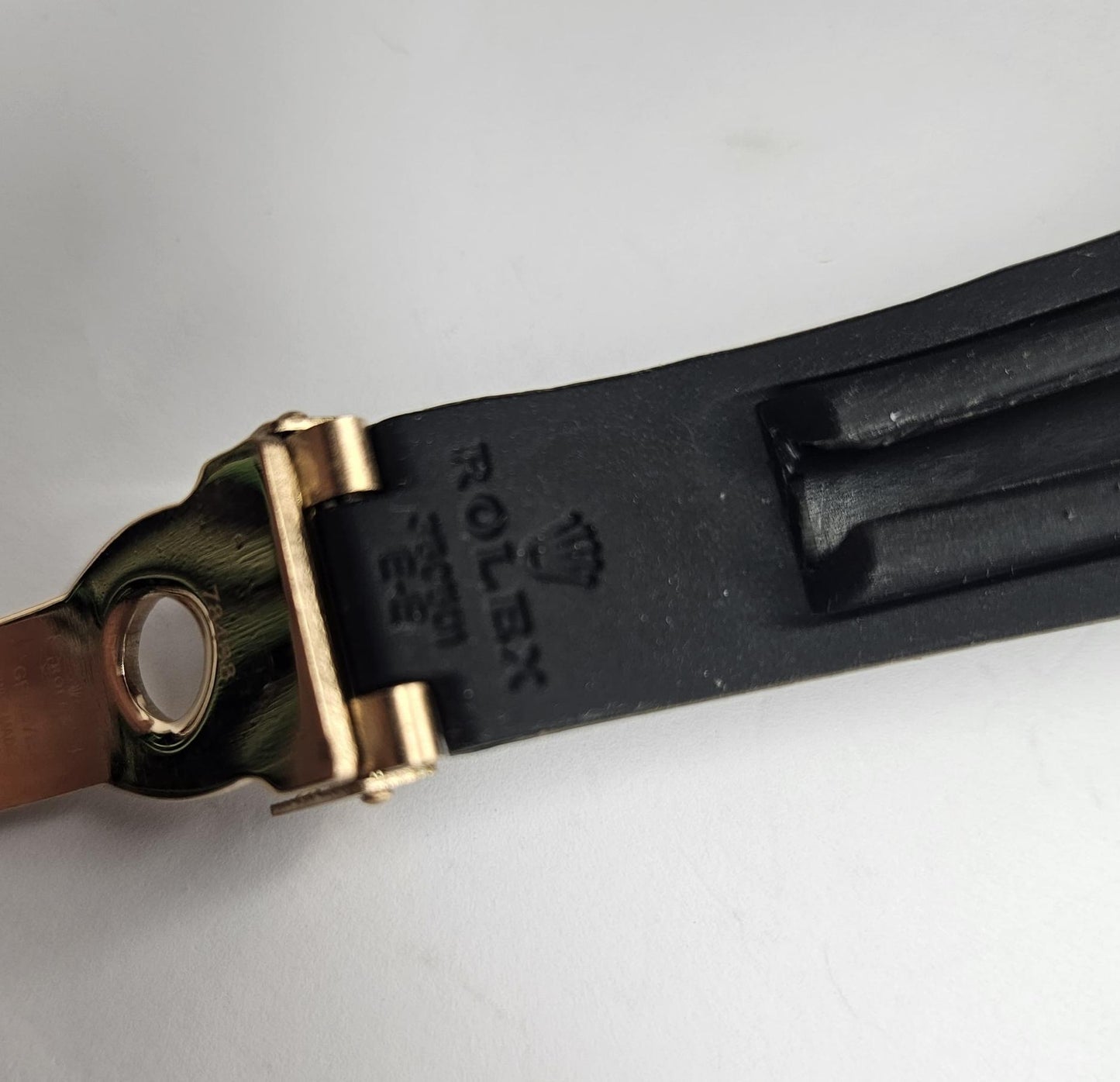 Rolex (Masterpiece) Rose Gold Yacht-Master - Black Dial - Oyster flex Strap